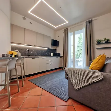 Ponte Degli Angeli Modern And Apartment!